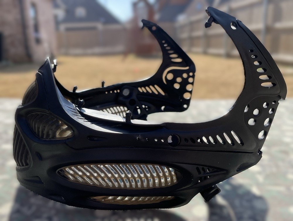 Dye I3 Pro Black Paintball Mask Bottom