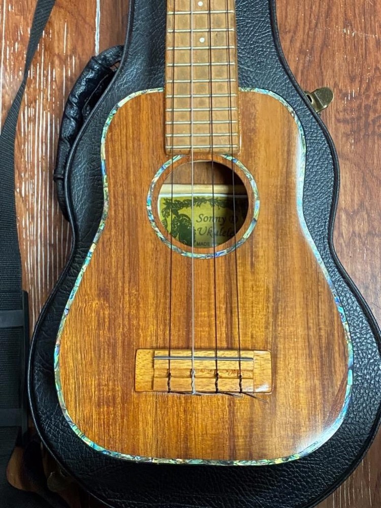 SONNY D KOA UKULELE W/ HARD CASE.