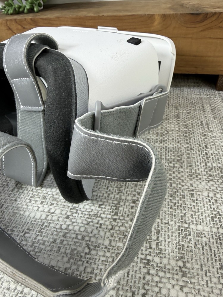 DESTEK V5 VR Headset for Virtual Reality With Controller Orig Paperwork Untested