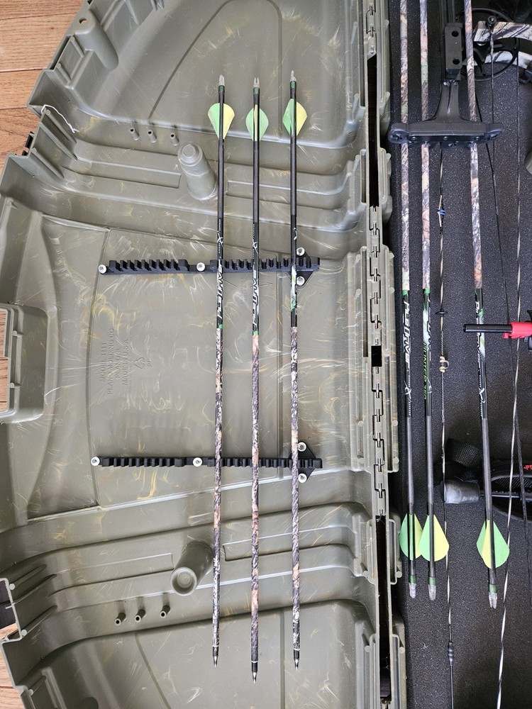 PSE Bow Madness Compound Bow RH 70# Max 25-30" Draw