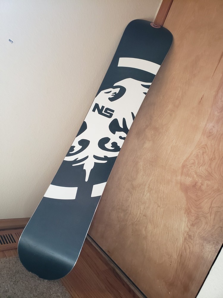 NEVER SUMMER/ FINLANDIA SNOWBOARD 151 CM