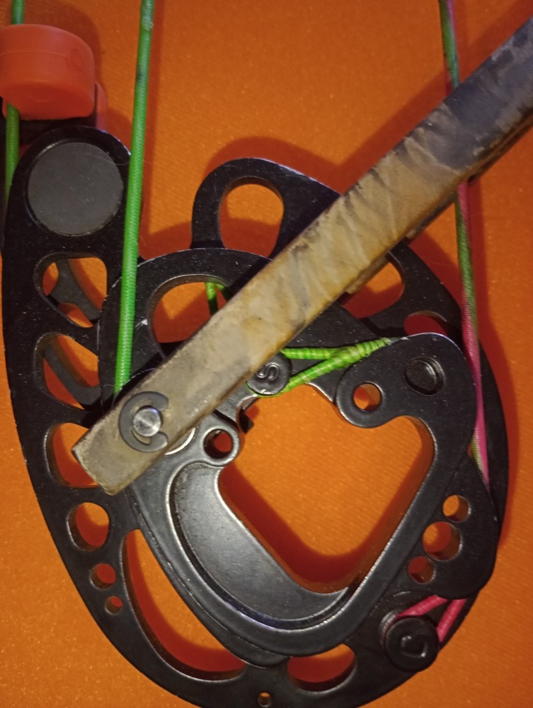 Mathews Blackmax2 Compound Bow. Right Hand. Excellent Condition