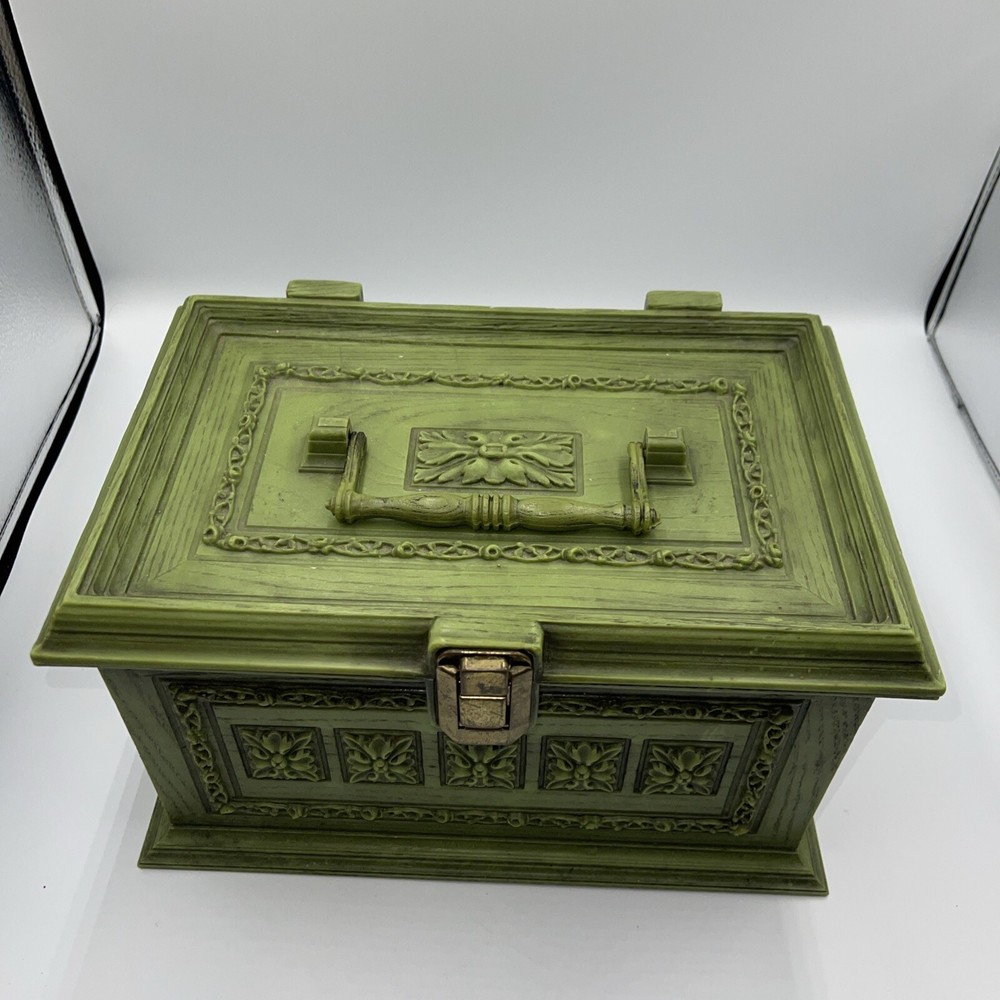 VINTAGE MAX KLEIN GREEN ORNATE PLASTIC SEWING KEEPSAKE BOX
