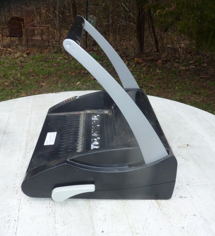 GBC CombBind C12 Plastic Spiral Binding Machine Office School Used Works