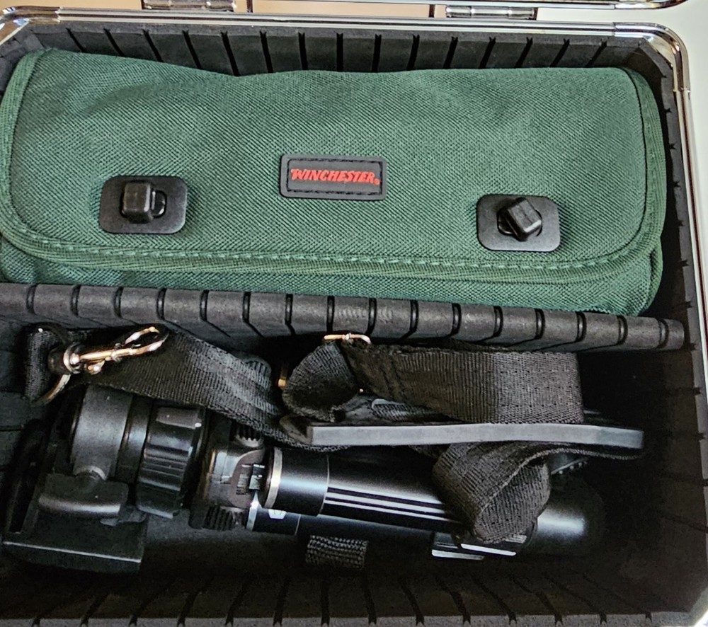 Winchester WT-541 Spotting Scope w/Tripod & Case
