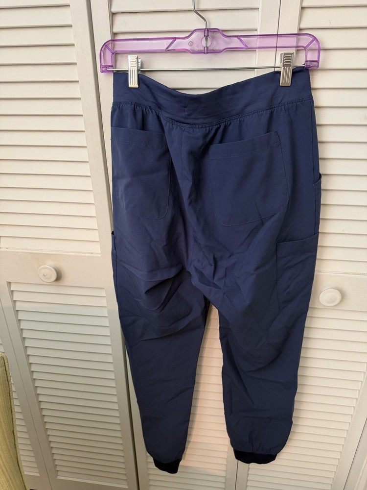 MAEVN women’s Scrub Set