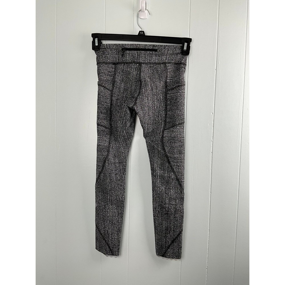 Lululemon Size 4 Speed Up Tight 28 Full-On Luxtreme Black White Static Pattern