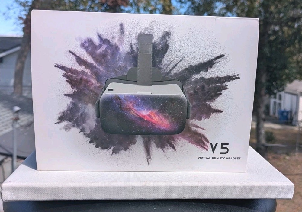 DESTEK V5 VR Headset with Bluetooth Controller