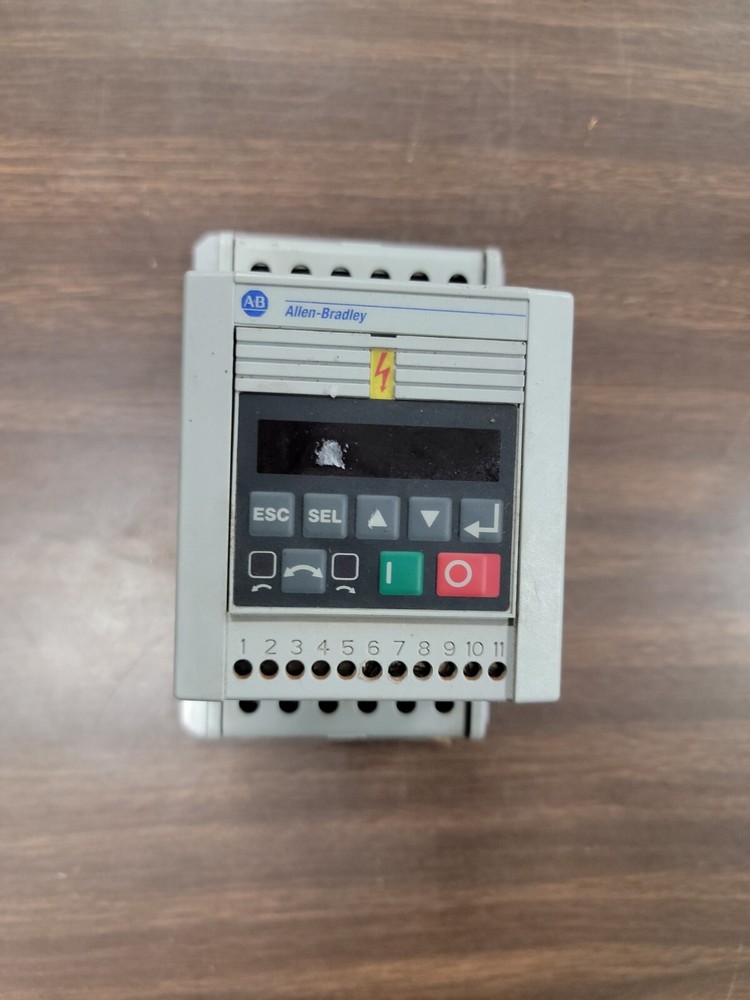 ALLEN BRADLEY 160-AA08PPS1 SPEED CONTROLLER VFD 2HP SER C