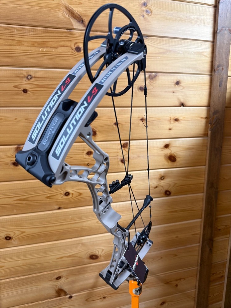 Bowtech Solution LS - Right Hand - 70lbs - 24.5"-30" - Sandstone - A14734