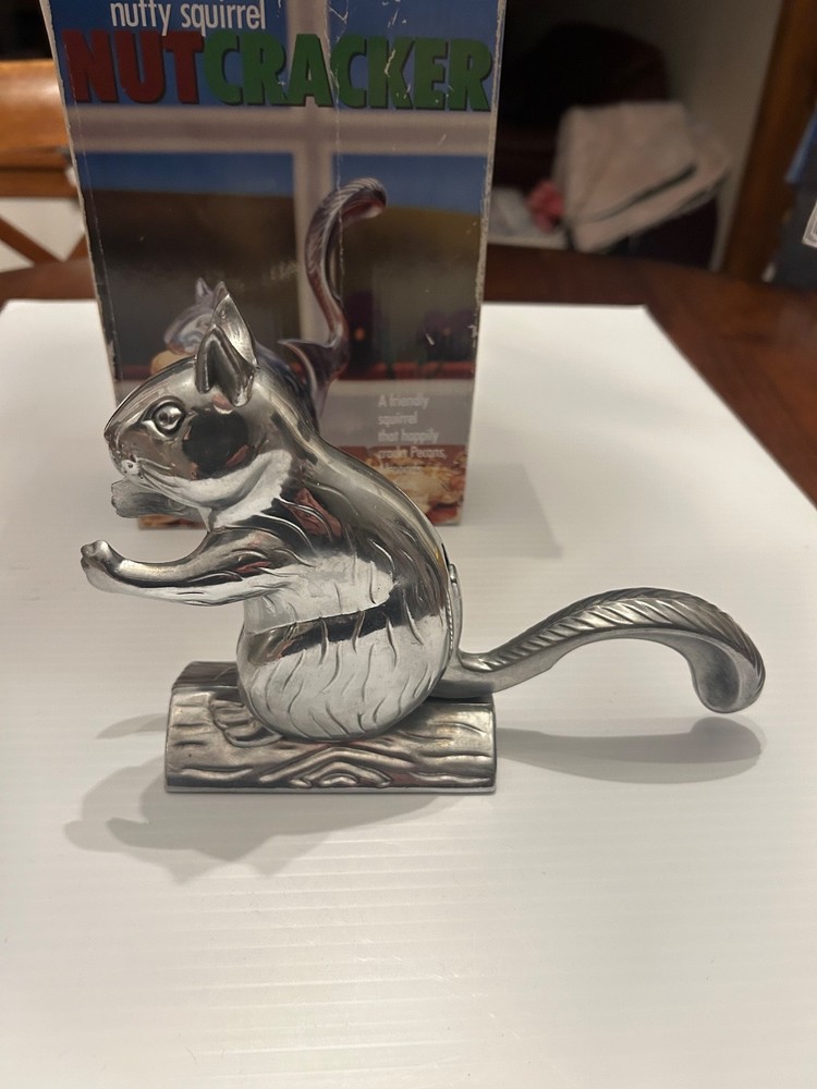 Nutty Squirrel Heavy Duty Cast Aluminum Nutcracker Cracks Pecans Almonds Walnuts