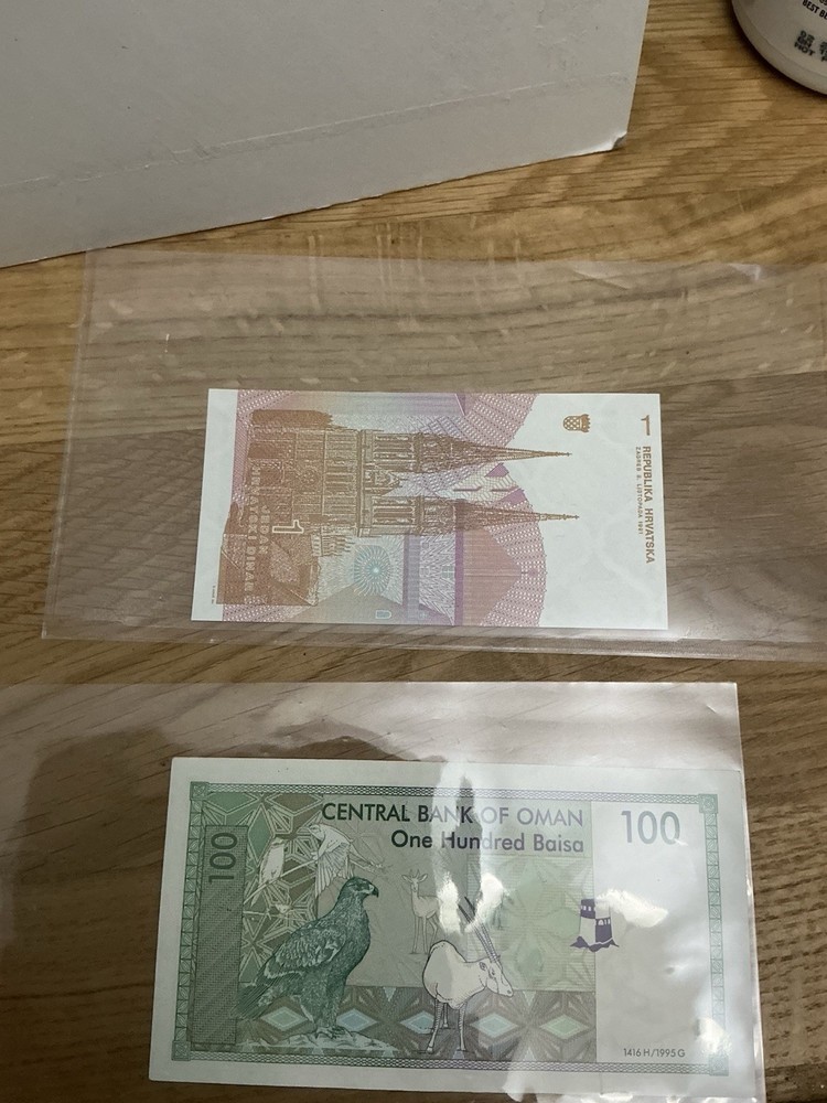 8 Assorted Banknotes Of The World