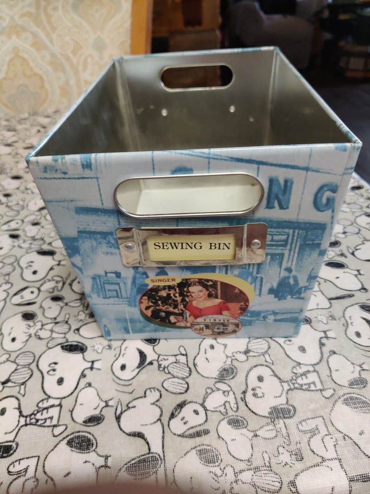 Singer Basket/Tin Storage Bin 2007