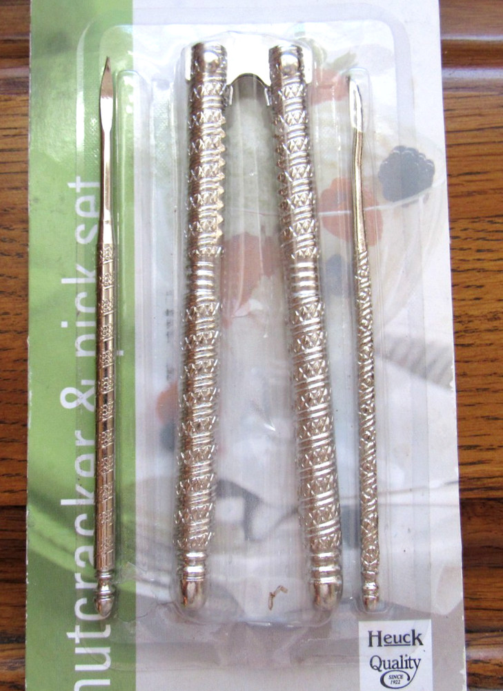 Heuck Original Nutcracker and 2 Picks