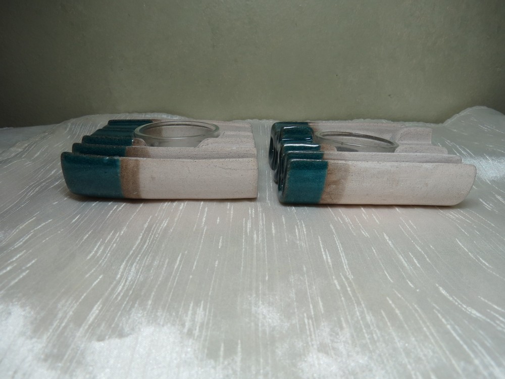 Hebrew script ceramic tea light holder 'Shalom' 'Tov'