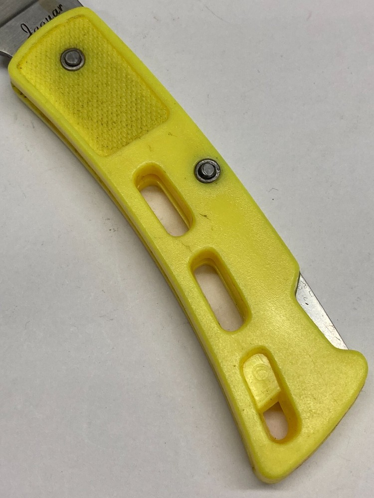 Jaquar Yellow Folding w/Plain Blade, Thumb groove, Lockback YK-680YE