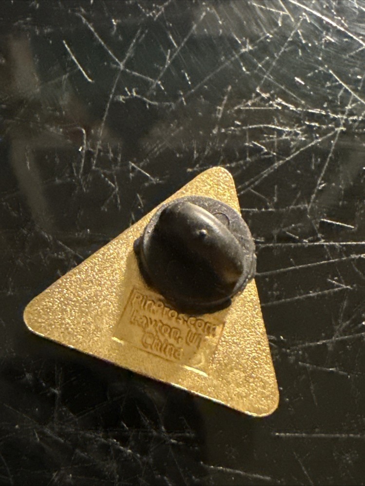 Aimer Haiti Pin