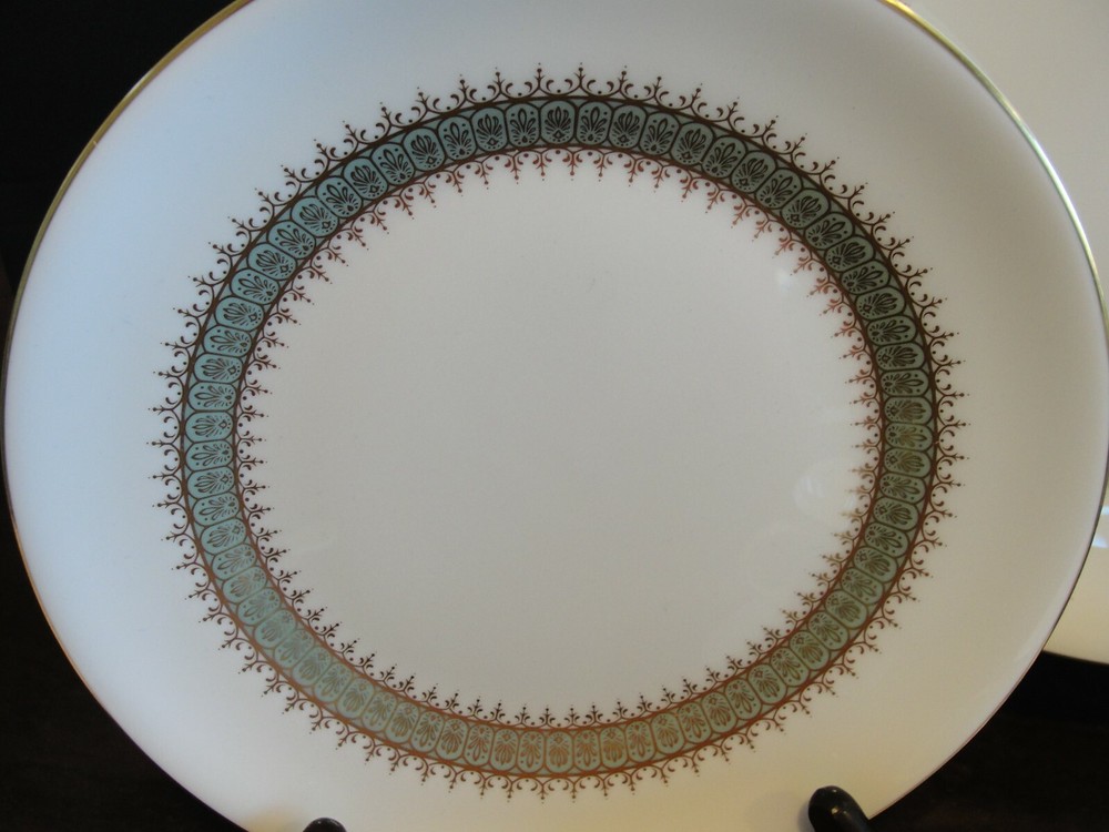 WEDGWOOD ARGYLL 1 - 5 PIECES SETTING