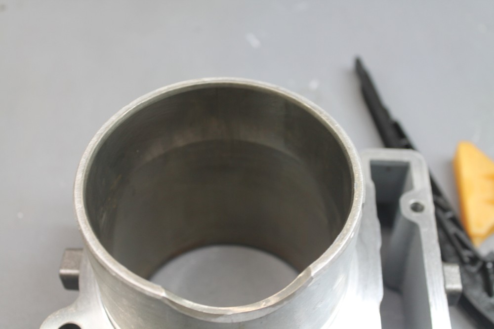 2000 APRILIA RSV MILLE ENGINE MOTOR FRONT PISTON CYLINDERS BLOCK JUG