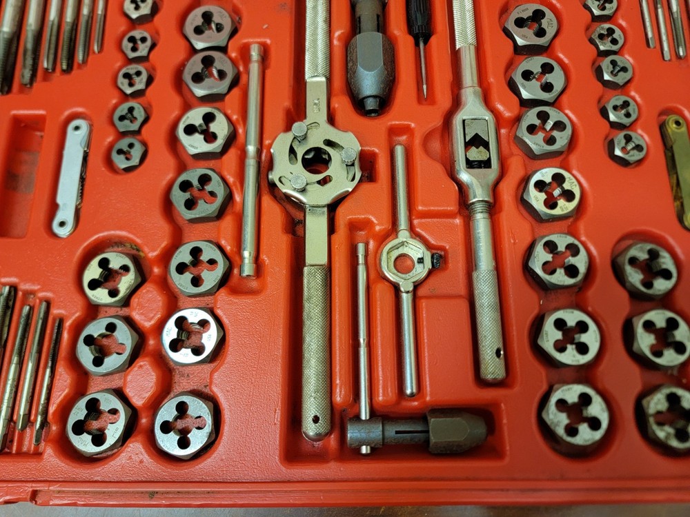 Mac Tools TDCOMBO Tap and Die Set...missing a piece