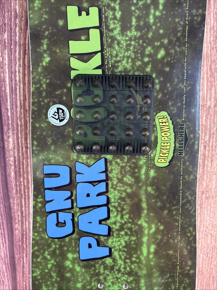 GNU Park Pickle snowboard 156w Great Condition