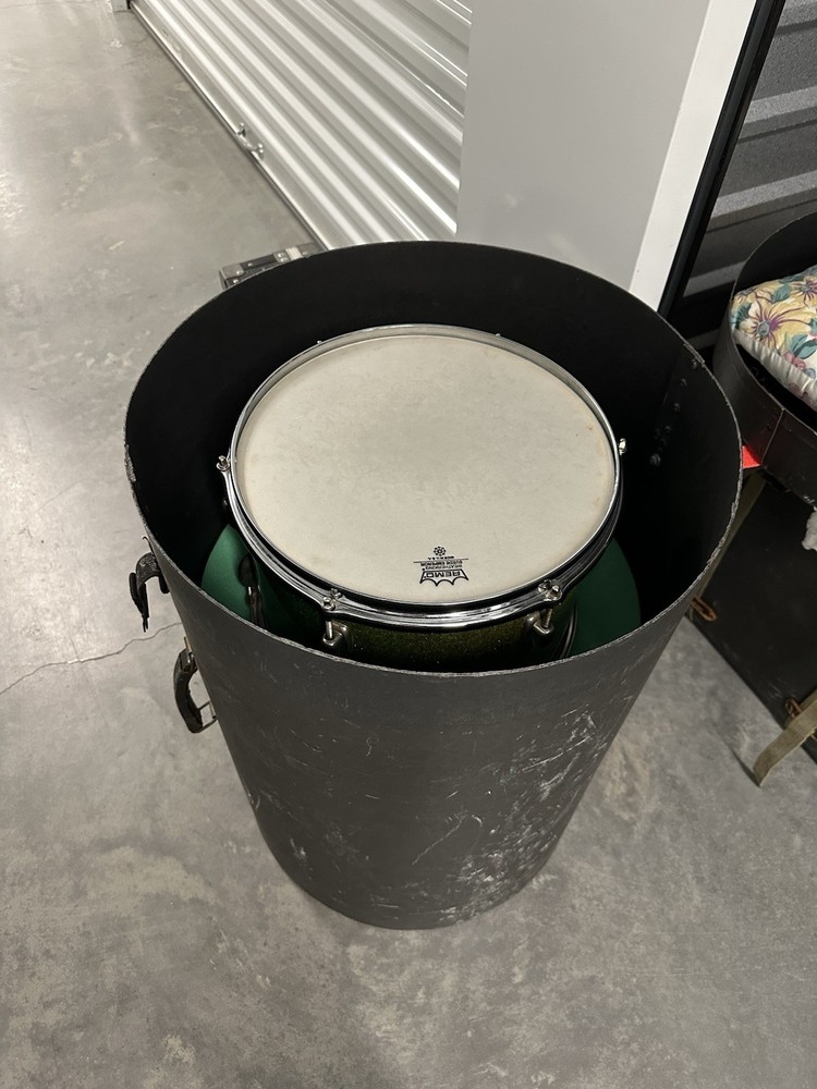 Vintage fiberboard tom case