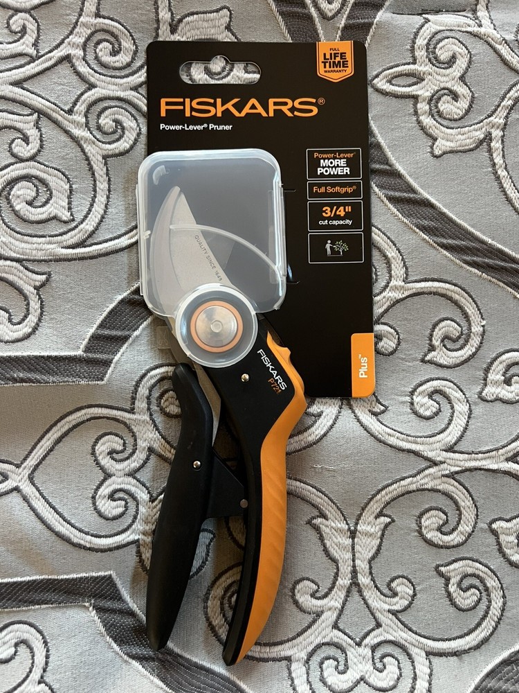 Fiskars Plus™ POWER-LEVEL Pruner Model P721