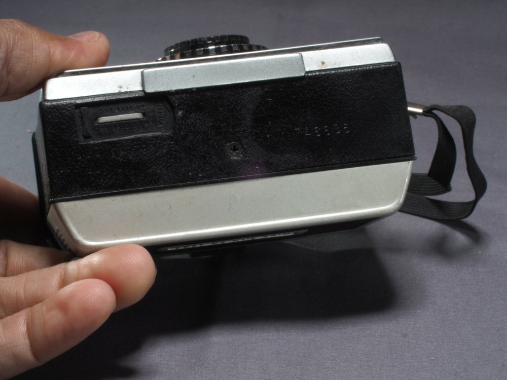Kodak Instamatic 300 Camera with Vintage Leather Case Untested