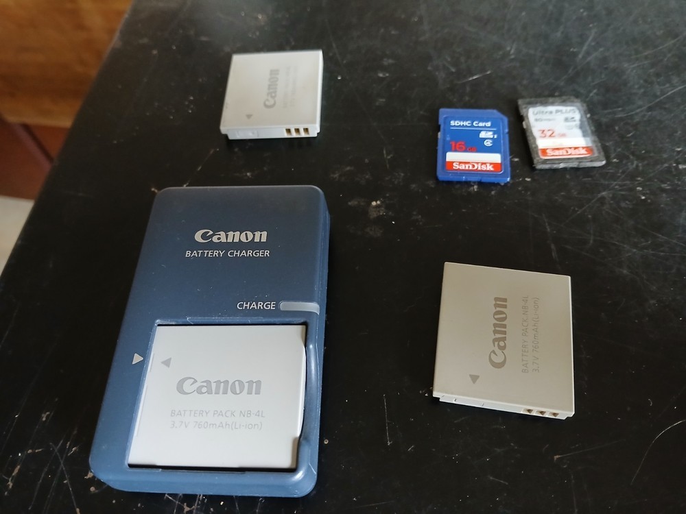 Canon PowerShot SD750 Digital Elph Camera