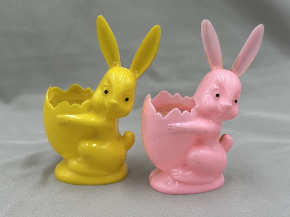 c 1950 ROSBRO Egg EASTER BUNNY Rabbit CANDY CONTAINER Toy Hard Plastic Vintage