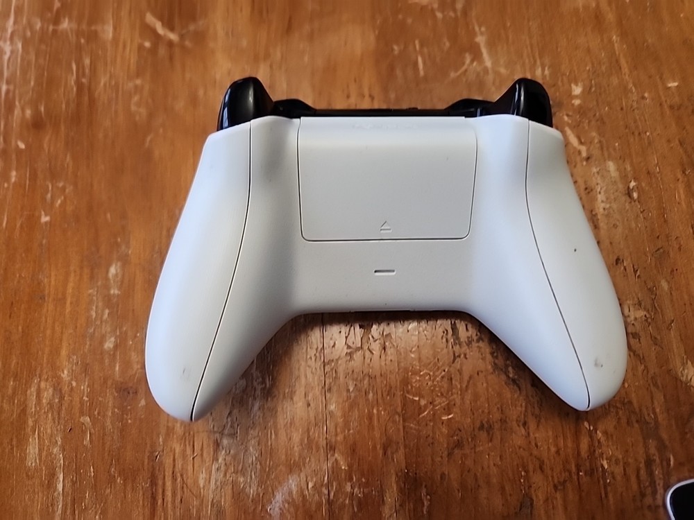 Xbox One S w/ Controller (No Wires)