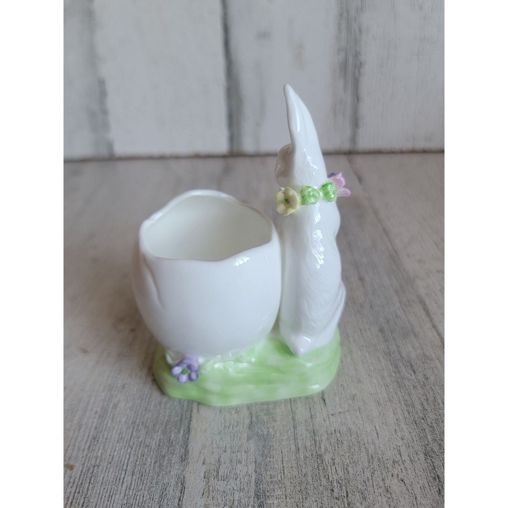 Ceramic white bunny Easter egg holder figure home decor