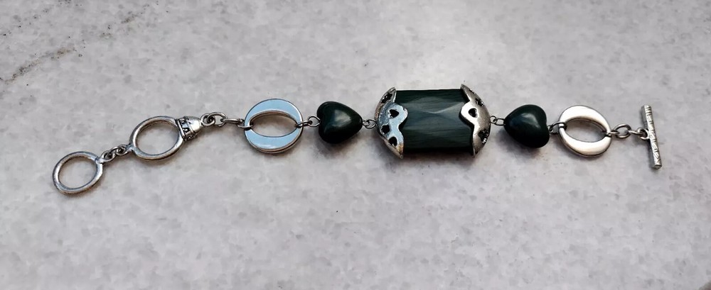 Вeautiful vintage deep green 💚 plastic bracelet