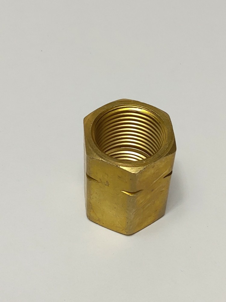 BRASS PIPE ADAPTER COUPLING (NOS)