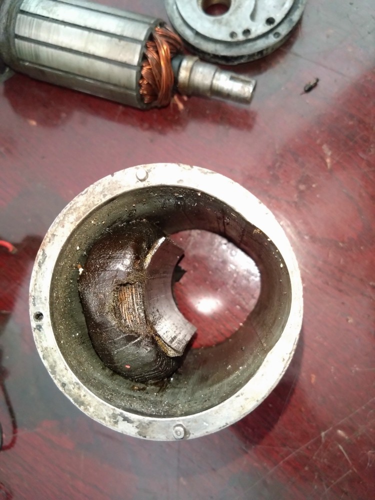 BSA A7 A10 LUCAS DYNAMO - (needs screws and brushes)