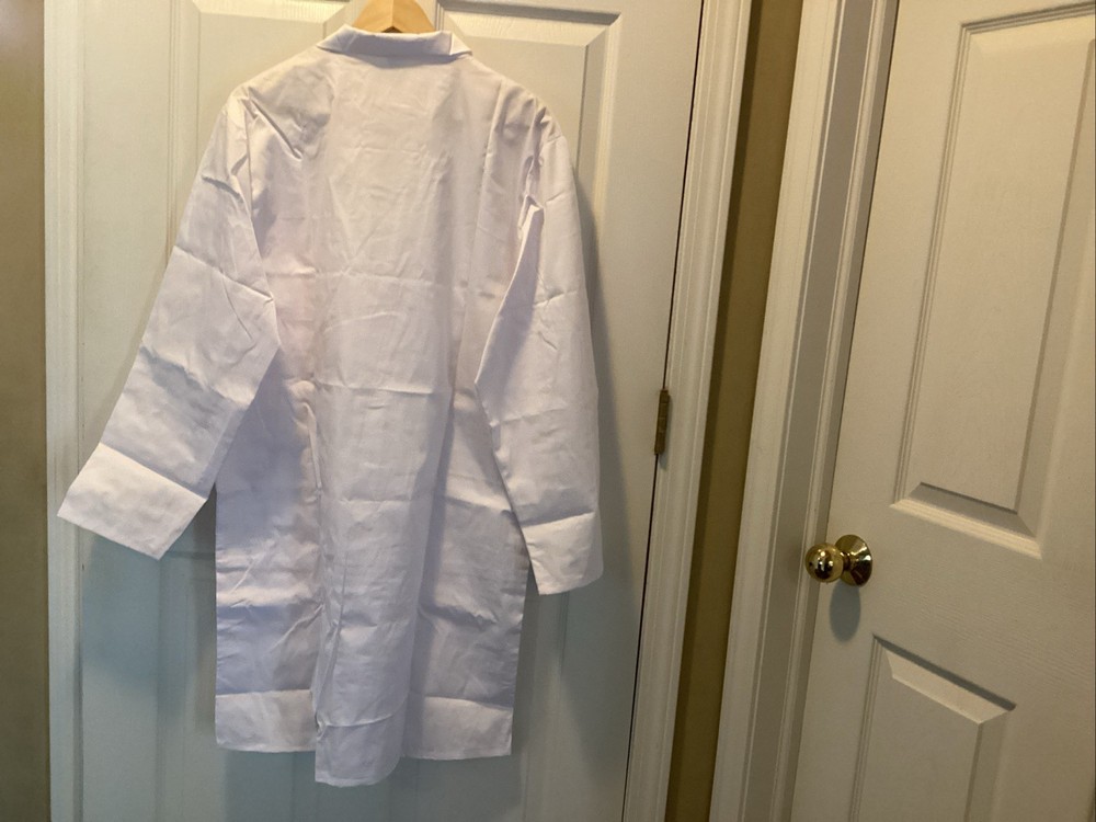 New, White Lab coat,, size M button down coat three front pockets