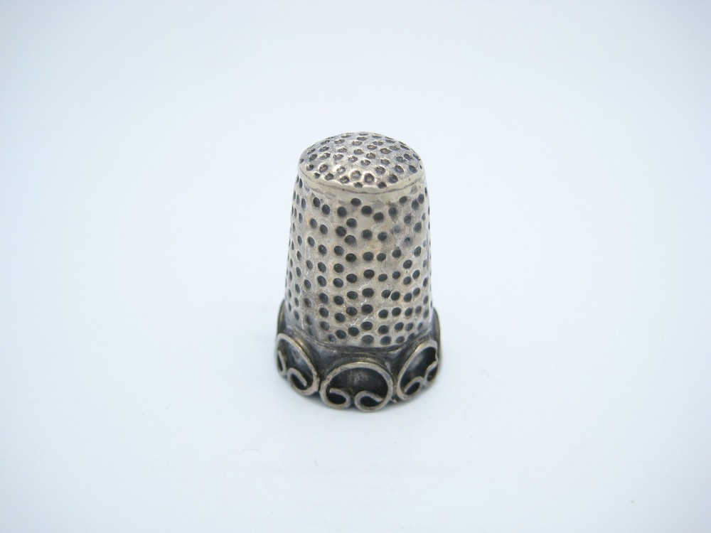 Antique Sterling Silver Sewing Thimble Raised Scroll Border Pattern