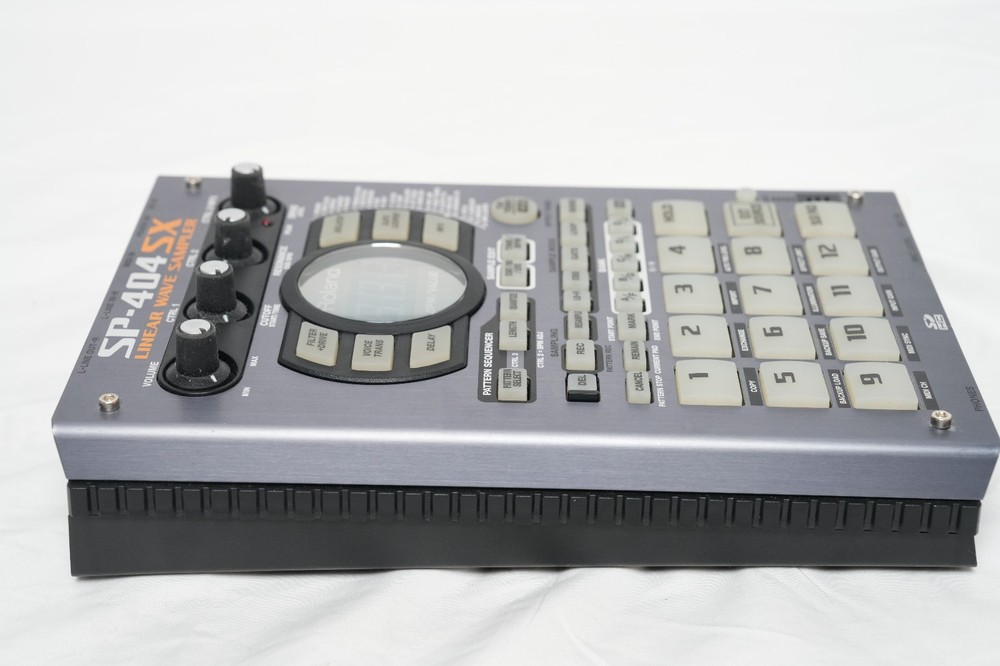 Roland SP-404SX Compact Sampler Compact Linear Wave Sampler