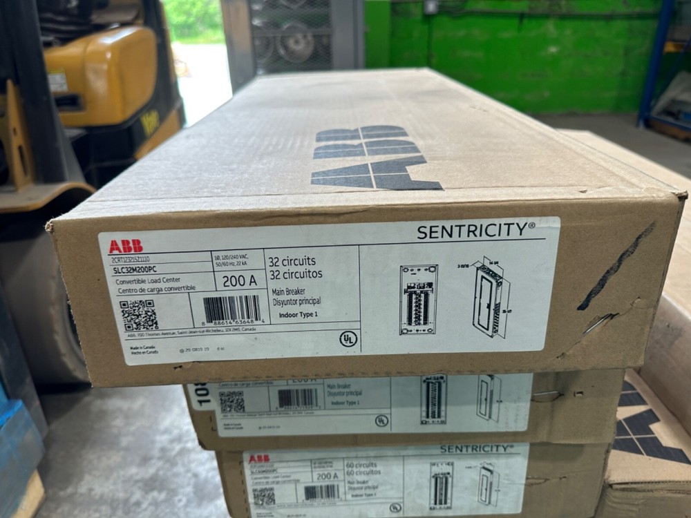 200 AMP MAIN BREAKER 32 SPACE THQL 240V/120V PANELBOARD PANEL LOAD CENTER