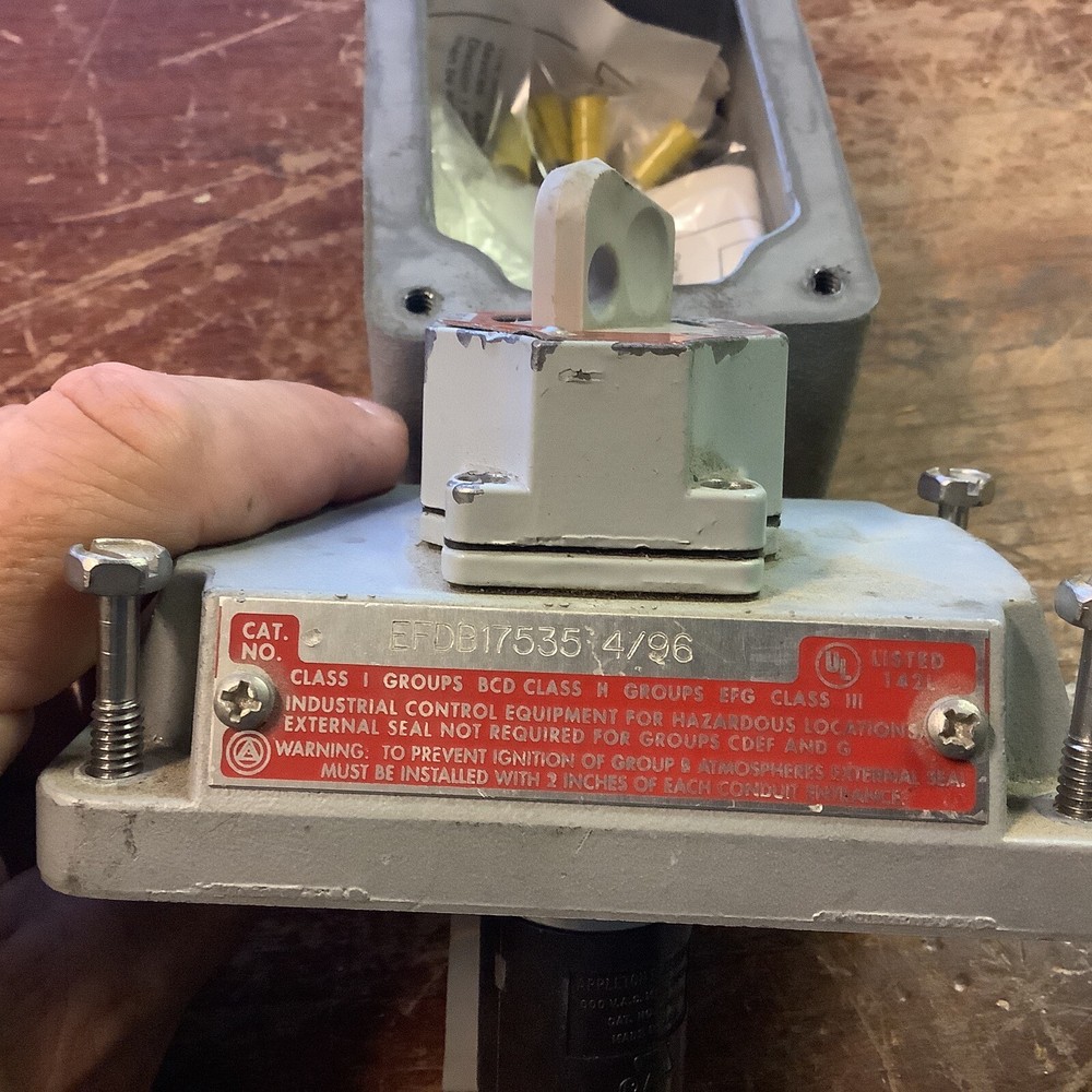 NOS Appleton EFDB17535 Explosionproof Selector Switch Control Station