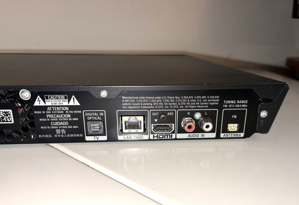 Sony Blu Ray 3D Receiver Player BDV-E2100 & Remote