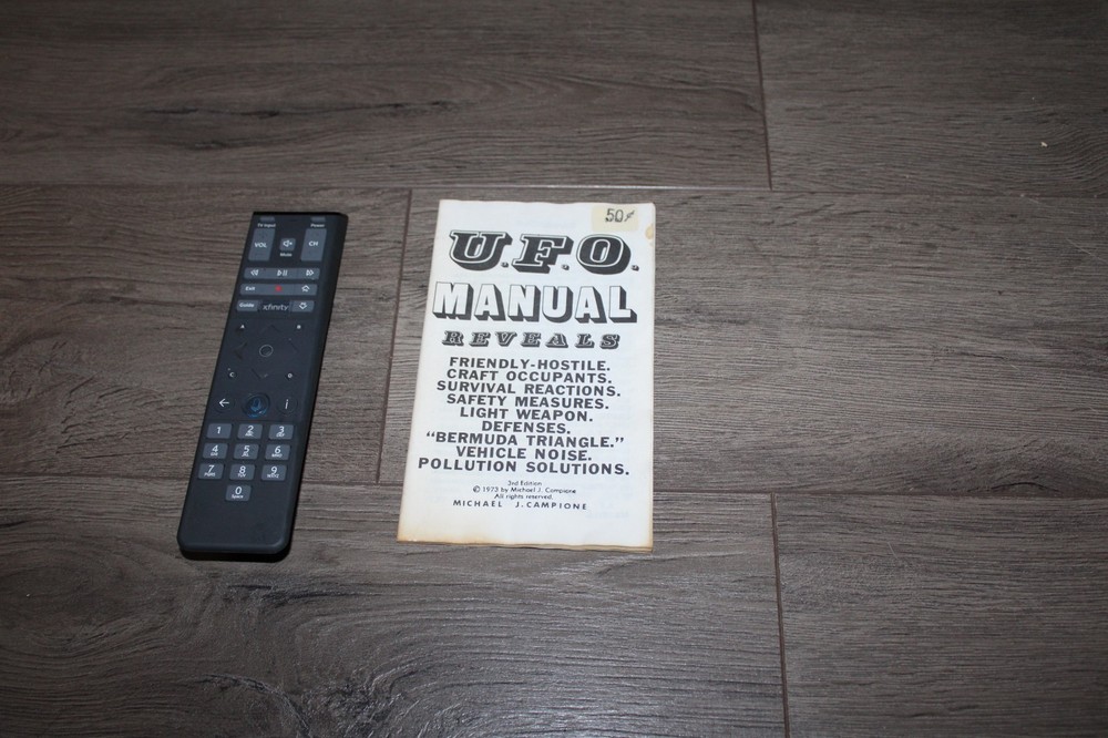 UFO Manual by Michael Campione 1973 3rd edition booklet NOTE