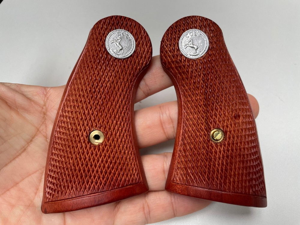 All Checker on Wood Decorative Grips For Colt Python grip, Checker; silver logo