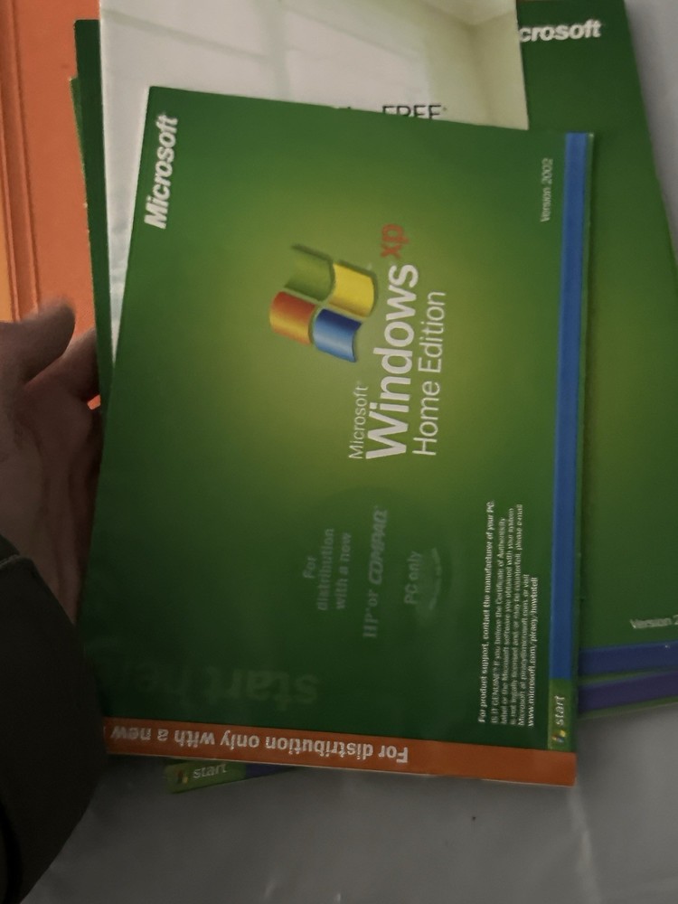 Microsoft Windows XP Home Edition - Full Version with Service Pack 2 CD-ROM