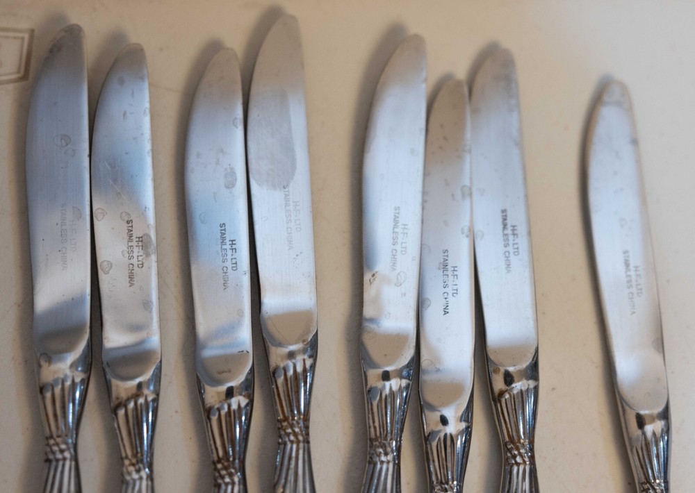 40 Hampton Silversmith Bow Stainless Flatware Silverware Forks Spoons Knives