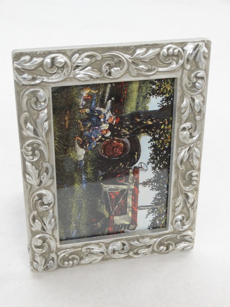 Silver Leaf & Scroll Design 5" x 7" Picture Frame