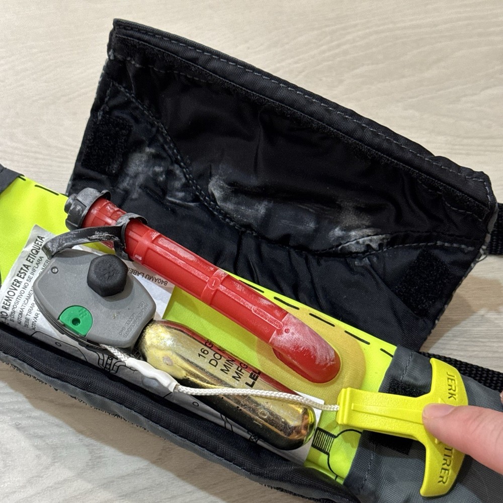 Onyx M-16 Manual Belt Pack PFD Gray