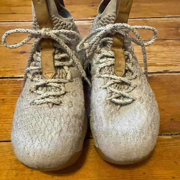 Nike LeBron 15 GS "Ghost" Sz 5Y