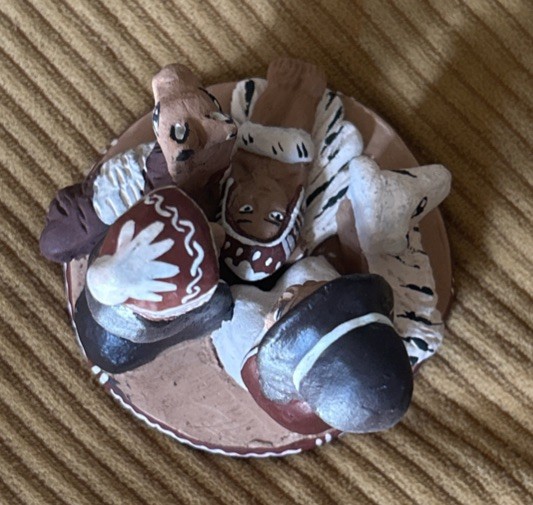 Small Peruvian Clay Pottery Nativity Approx 3”.