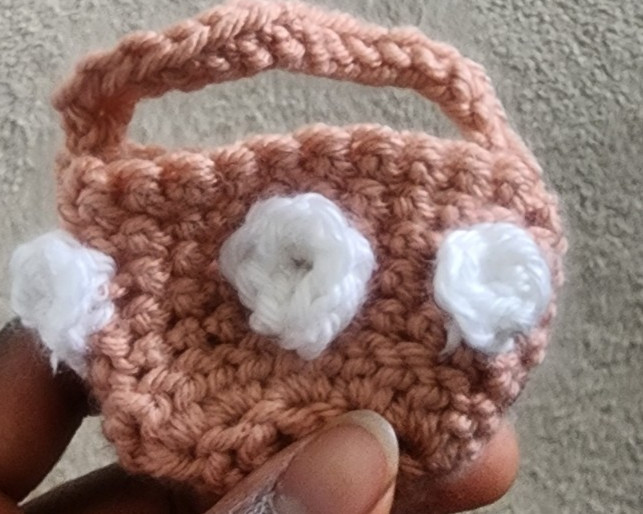2 crochet minni basket for Easter